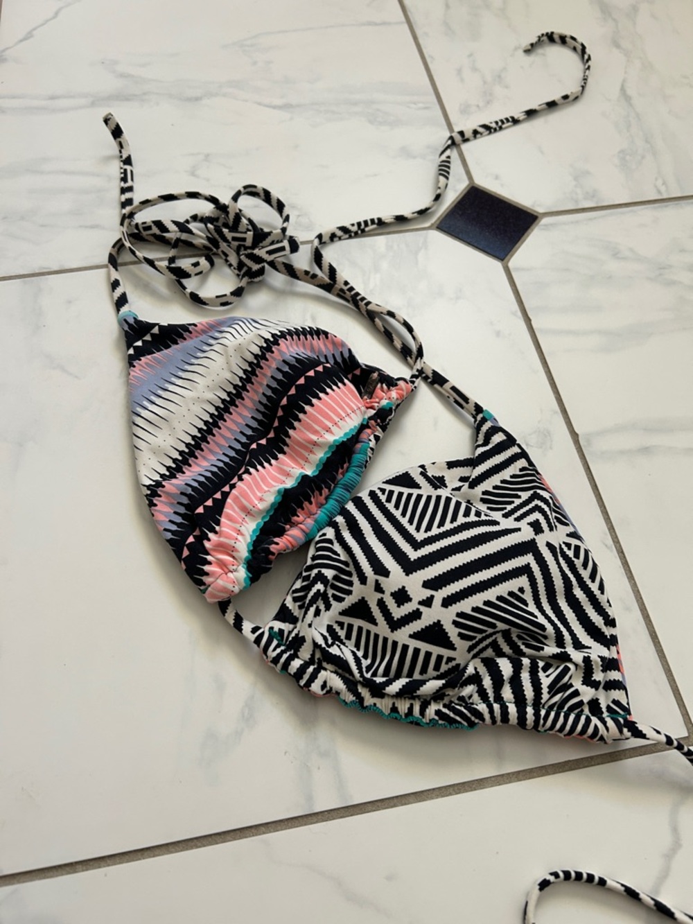 Women’s Multicolor Patterned Triangle Bikini Top - Roxy. - Picture 3 of 6